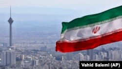 ارشیف، د تهران ښار او د ایران ملي بیرغ