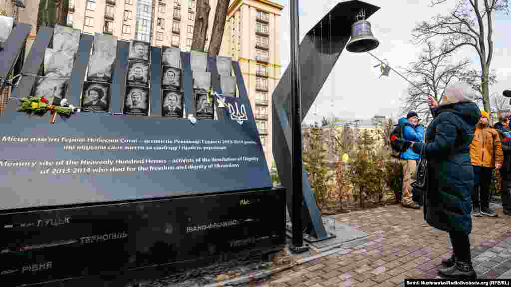 В пам&rsquo;ять про загиблих звучить &laquo;дзвін Гідності&raquo; 