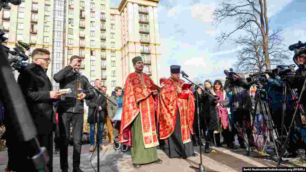 Молитва за загиблими Героїв Небесної сотні